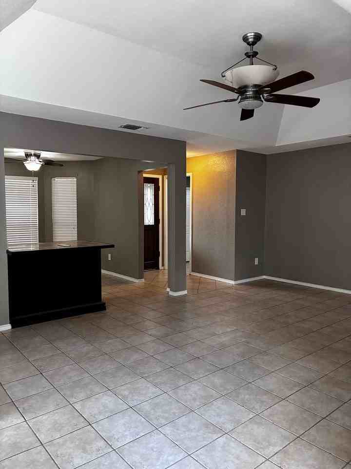 2112 Pin Oak Rd - Photo 3 of 16