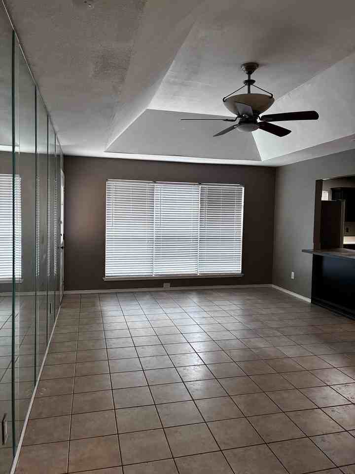 2112 Pin Oak Rd - Photo 4 of 16