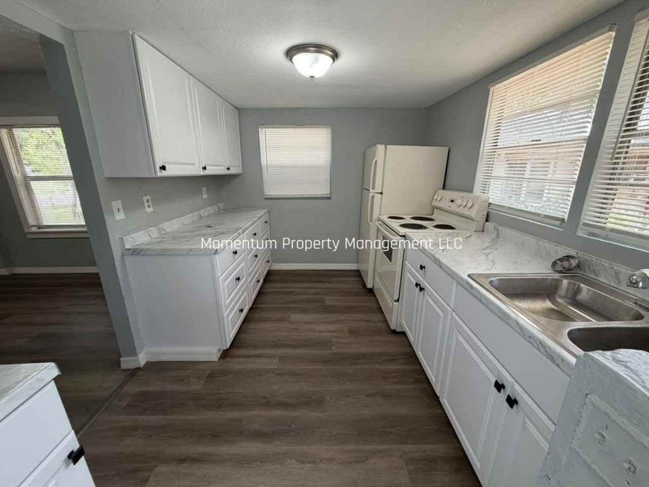 2308 Oakdale St S - Photo 5 of 16
