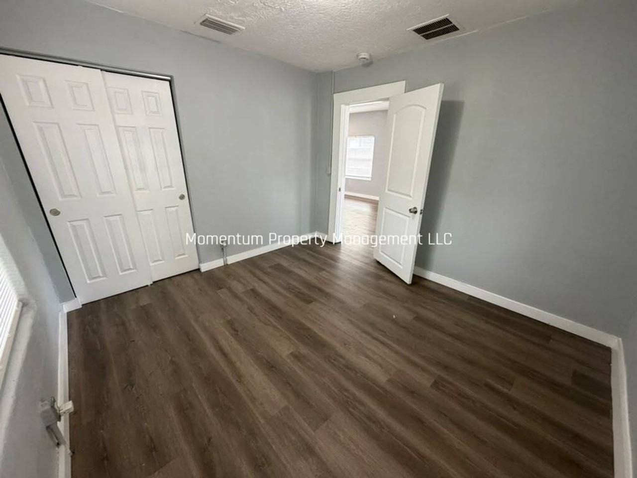 4605 N 38th St - Photo 3 of 16