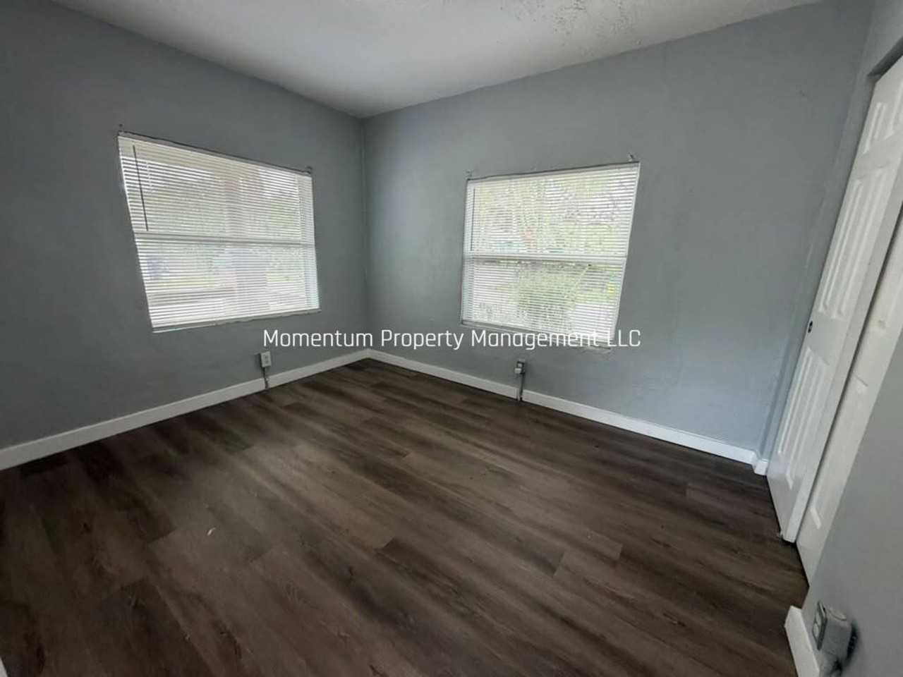 4605 N 38th St - Photo 4 of 16