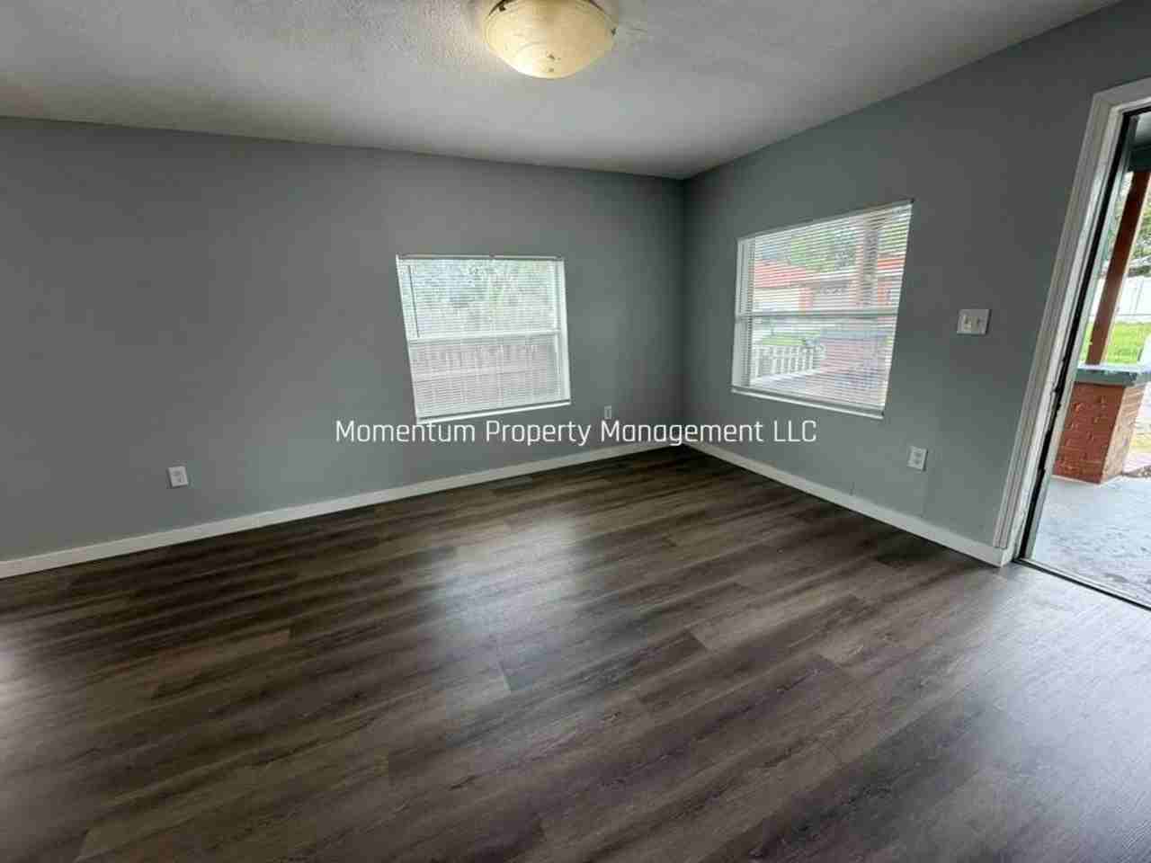4605 N 38th St - Photo 5 of 16