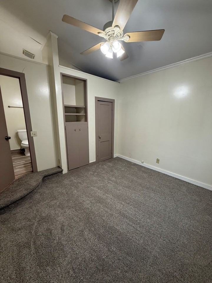 526 W 4th St - Photo 7 of 8