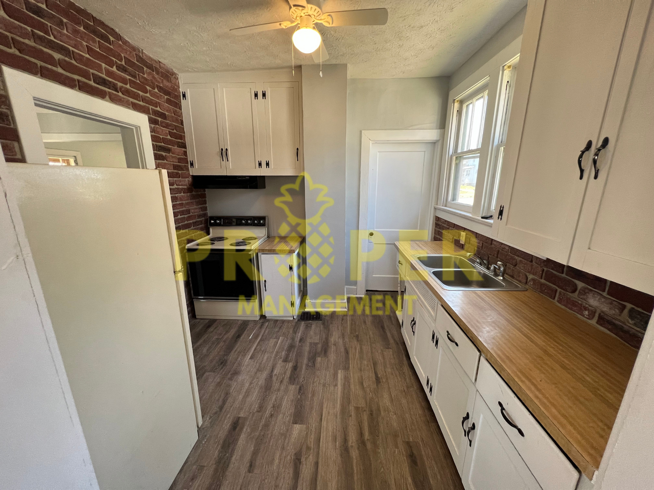 55 Sandhurst Dr - Photo 4 of 12