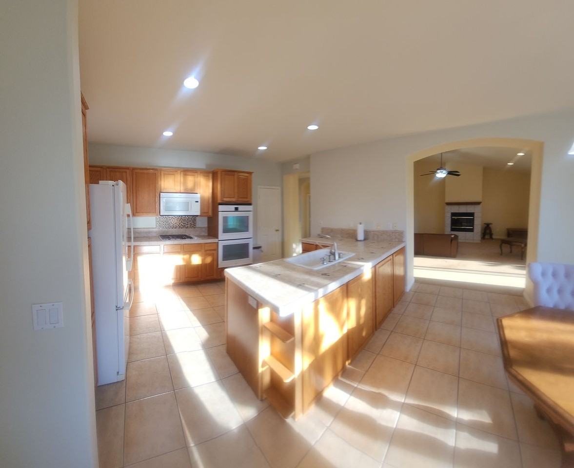 2311 Glenn St - Photo 4 of 41