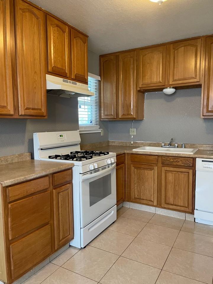 6024 Jackson Ave - Photo 2 of 9