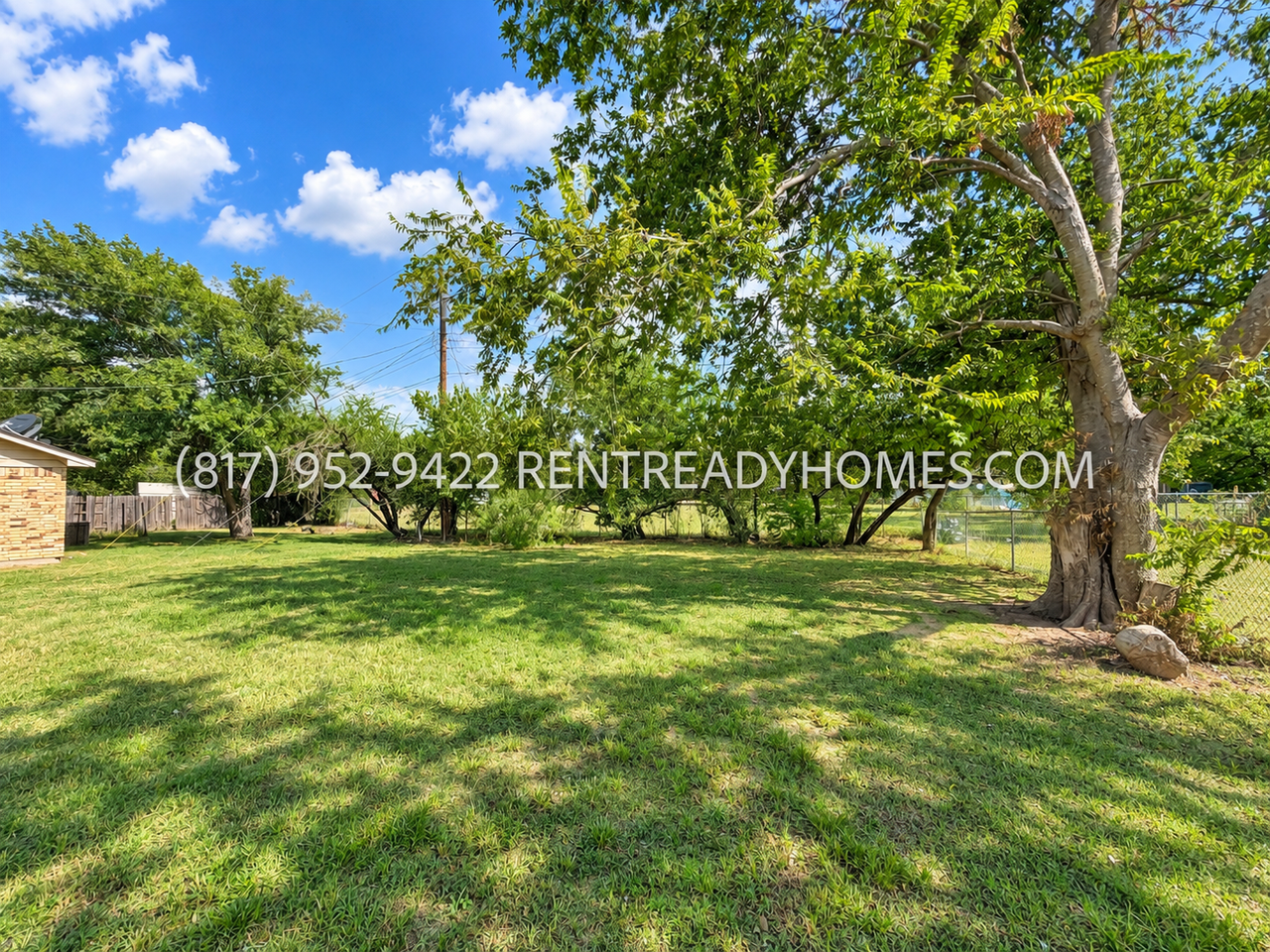 1111 Bittle Ln - Photo 3 of 11