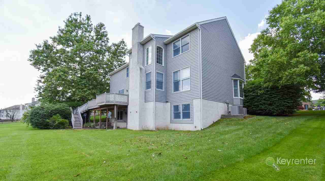 5474 Grandview Ln - Photo 3 of 34