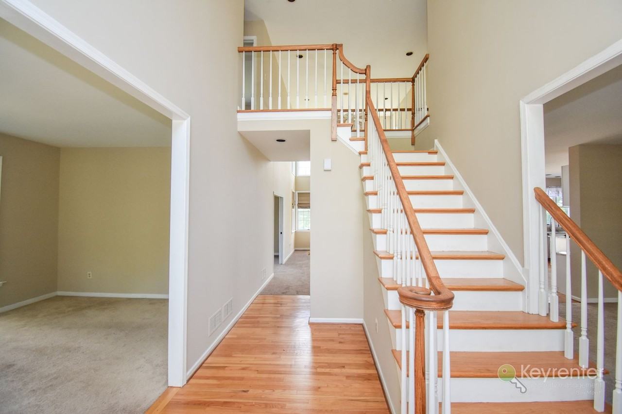 5474 Grandview Ln - Photo 4 of 34