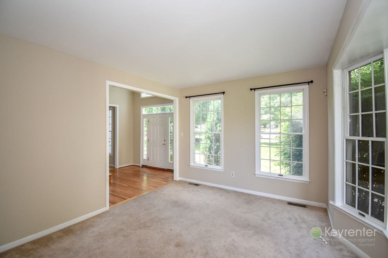 5474 Grandview Ln - Photo 5 of 34