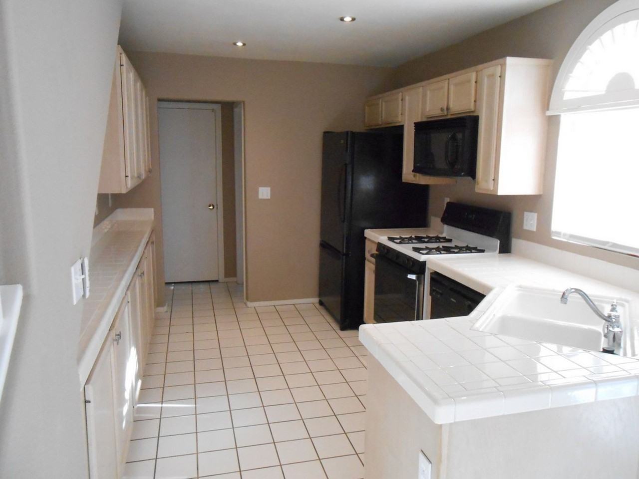 3468 Martin Hall Dr - Photo 7 of 29