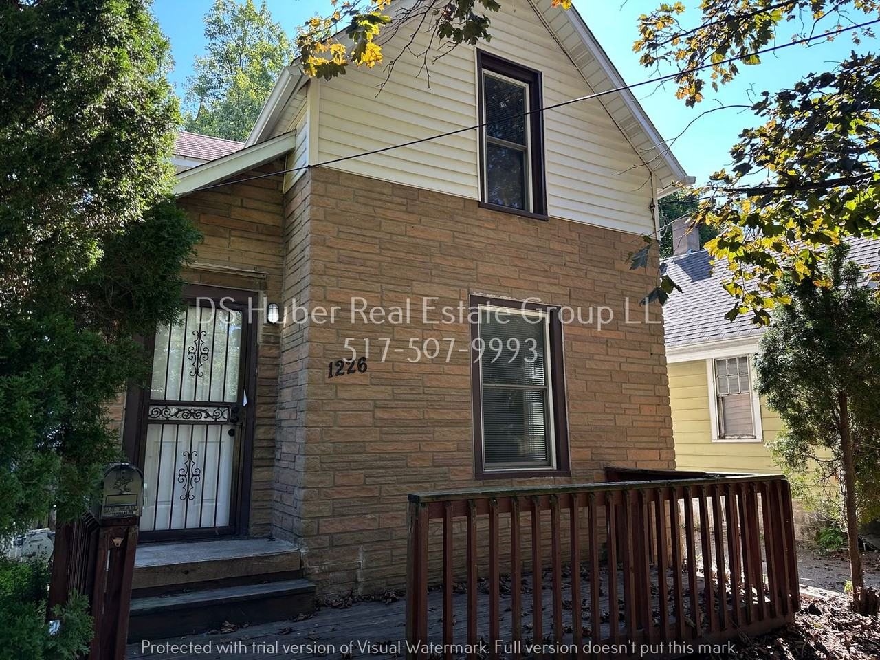 1226 Clark St - Photo 2 of 14