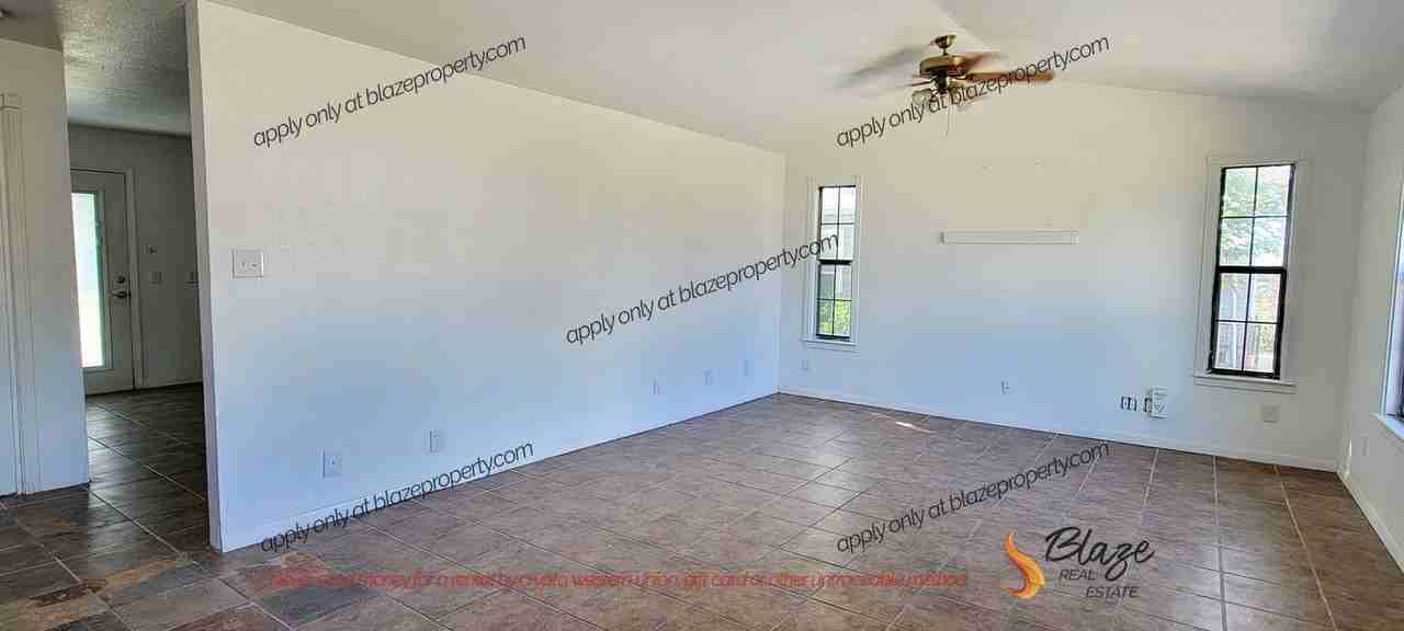 2618 Rule St - Photo 2 of 13