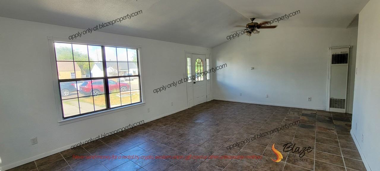 2618 Rule St - Photo 3 of 13