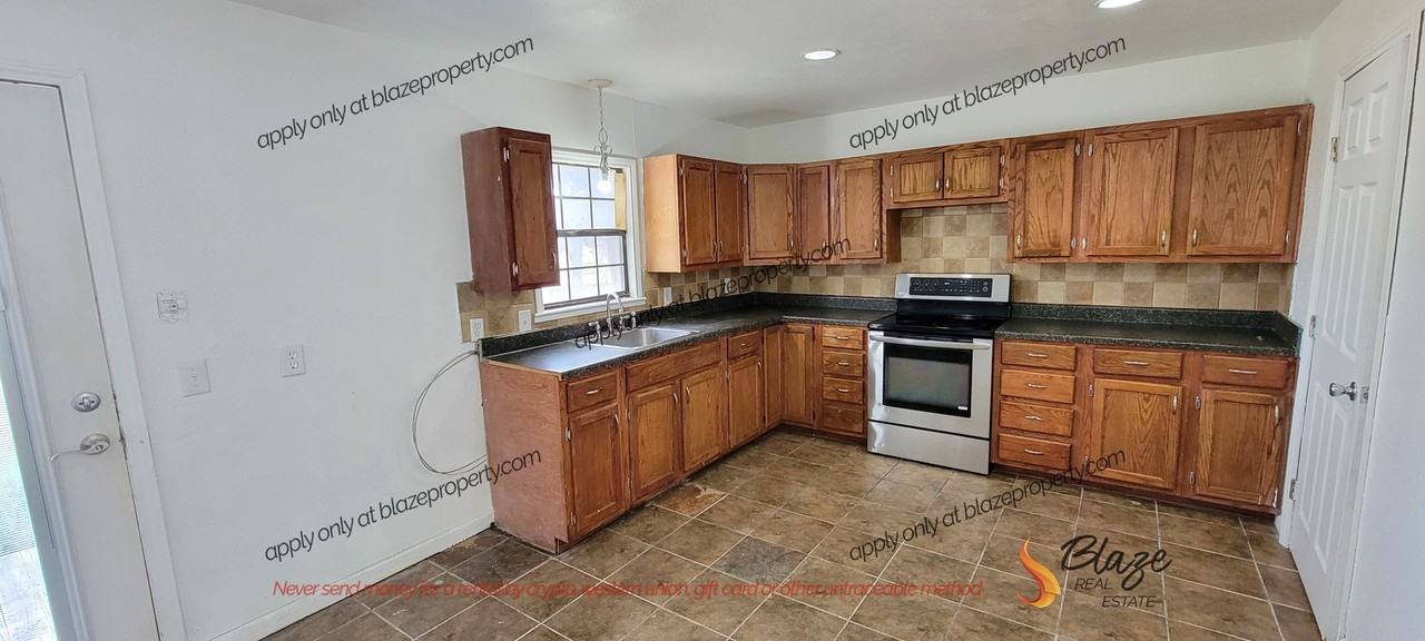 2618 Rule St - Photo 4 of 13