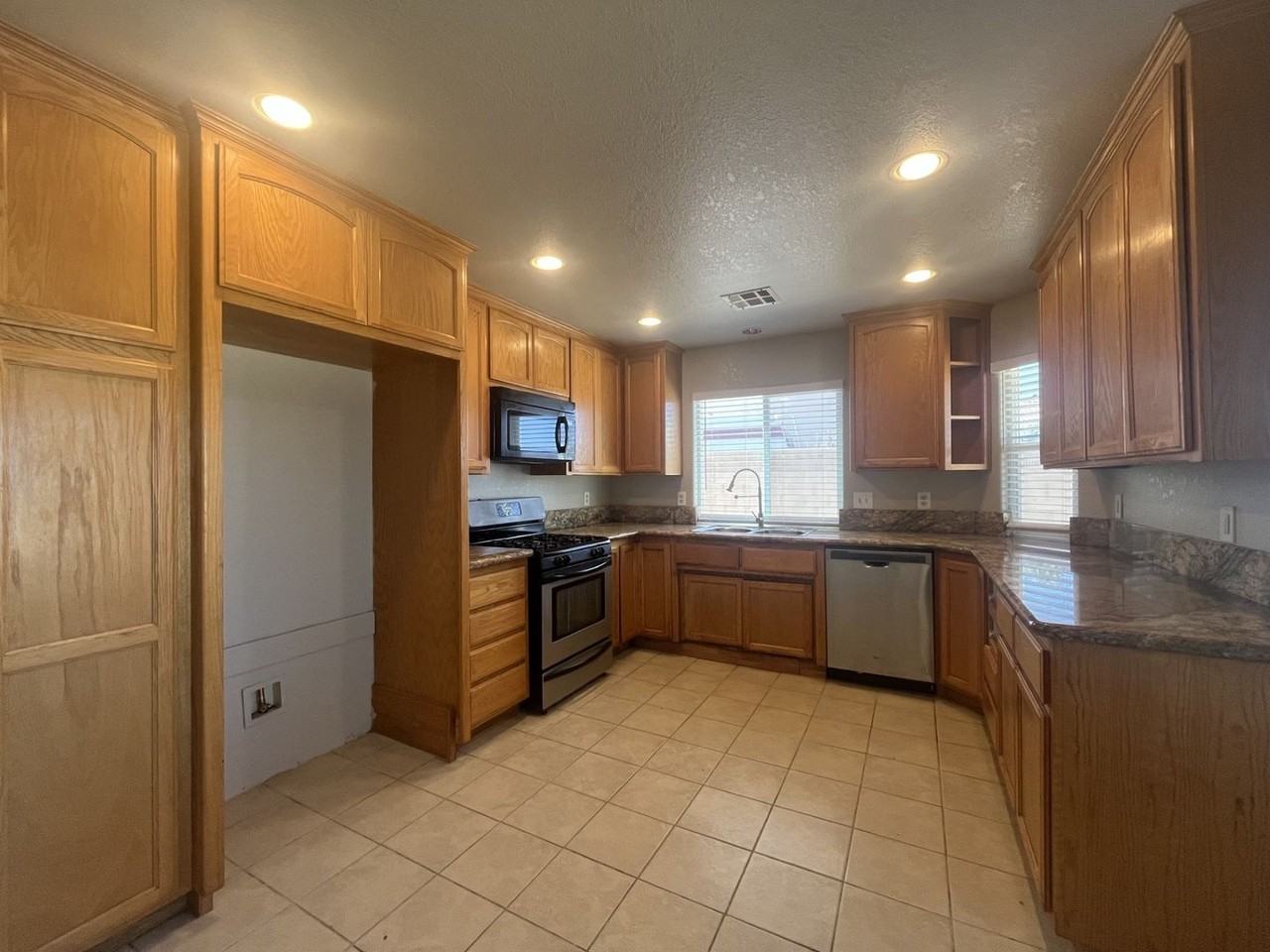 8654 Poppy Blvd - Photo 6 of 13