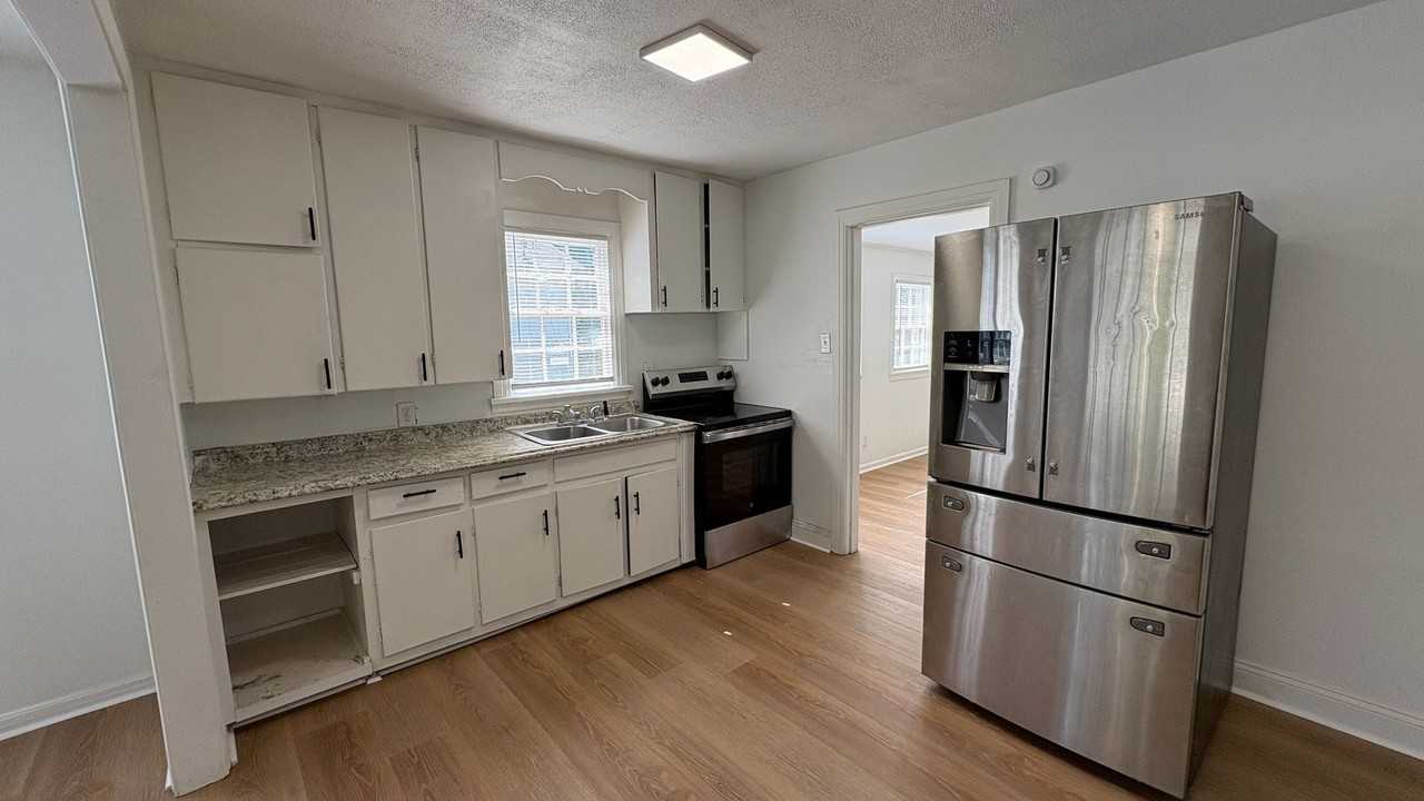 111 Park Pl - Photo 3 of 15