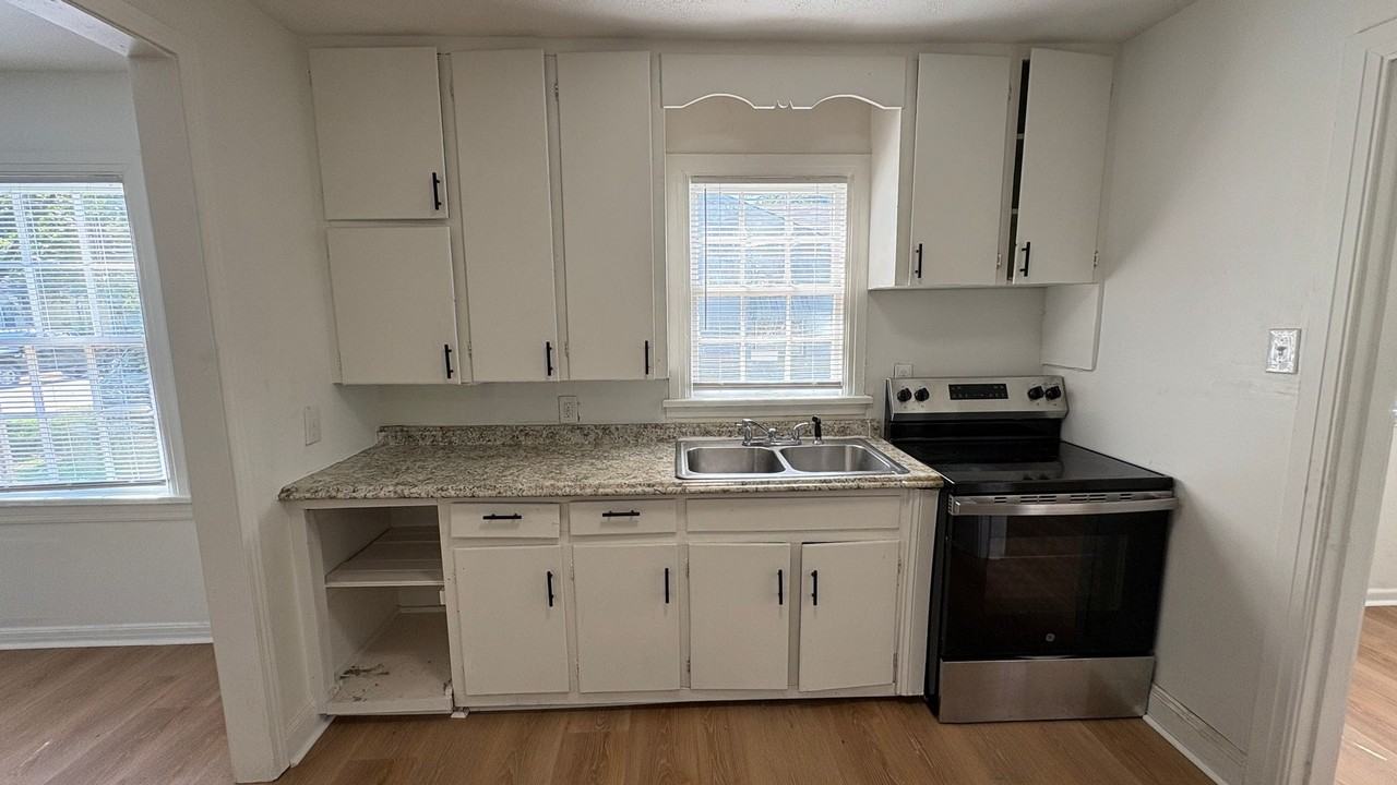 111 Park Pl - Photo 4 of 15