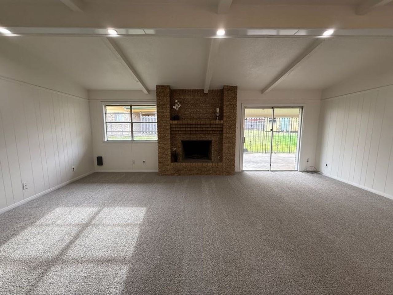 3007 Sierra Dr - Photo 2 of 35