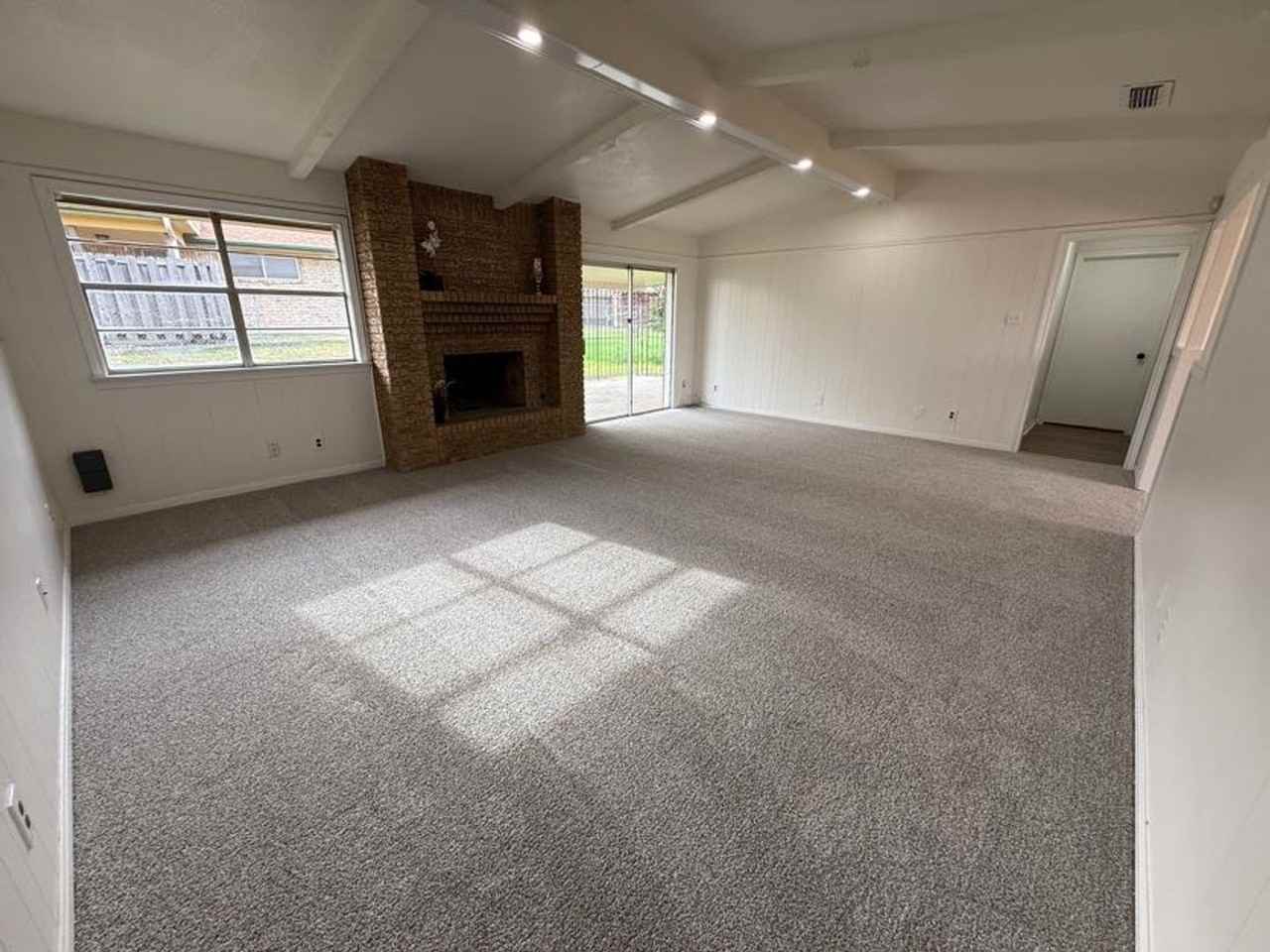 3007 Sierra Dr - Photo 5 of 35