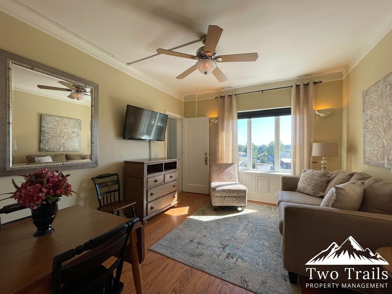 538 N Main St - Photo 2 of 7