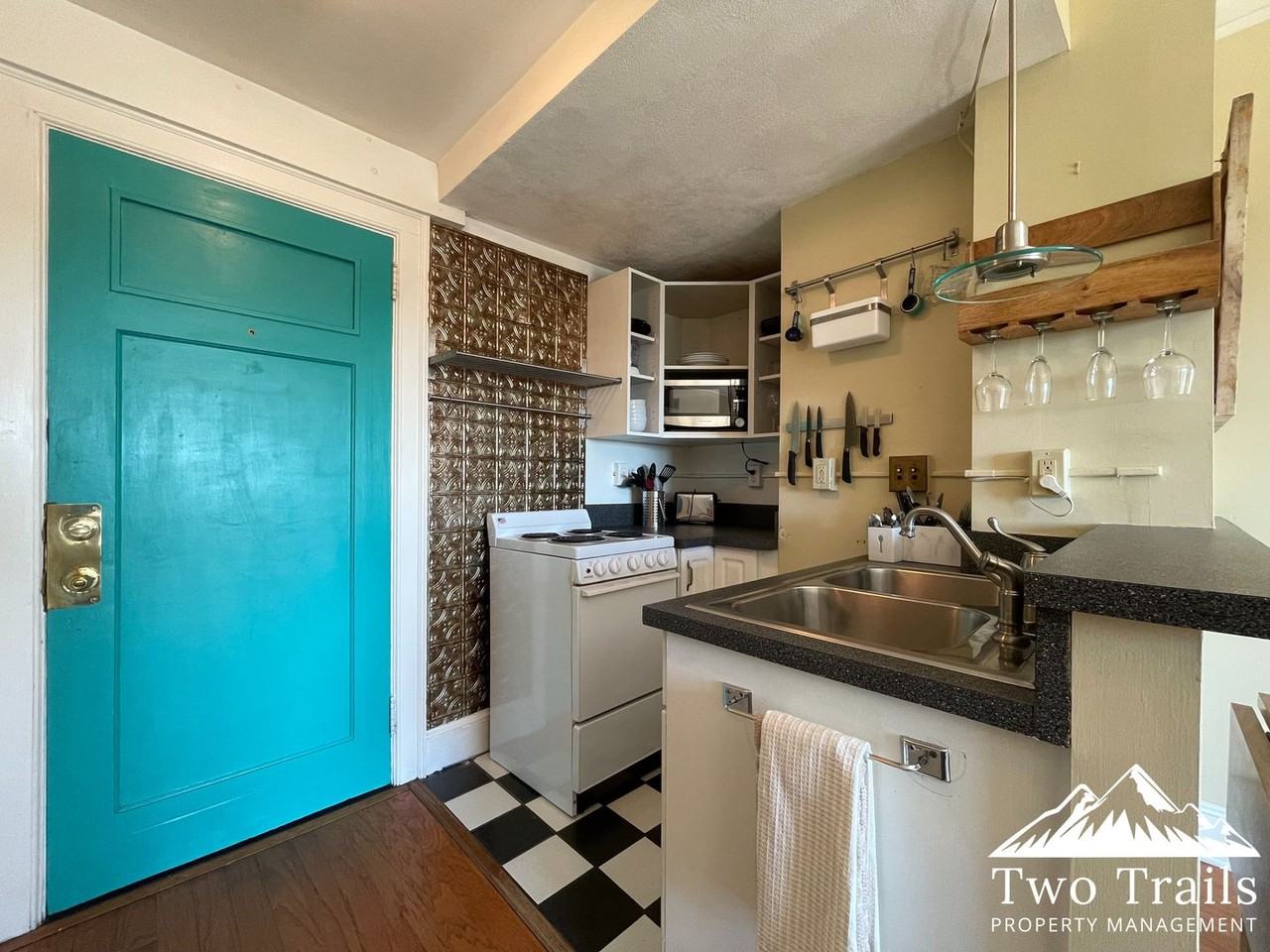 538 N Main St - Photo 4 of 7