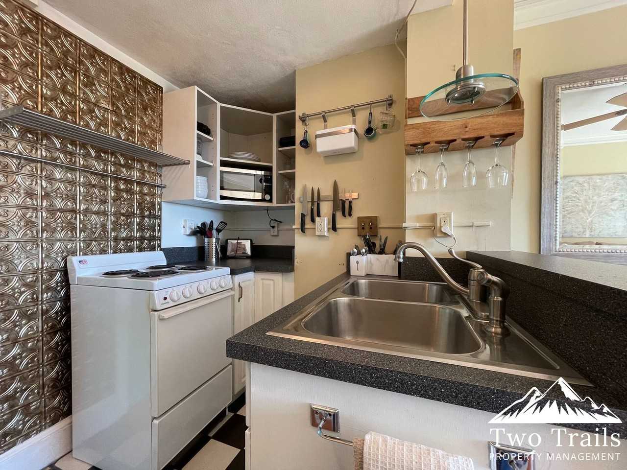 538 N Main St - Photo 5 of 7