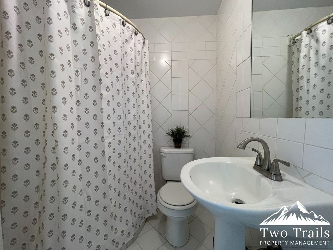 538 N Main St - Photo 6 of 7