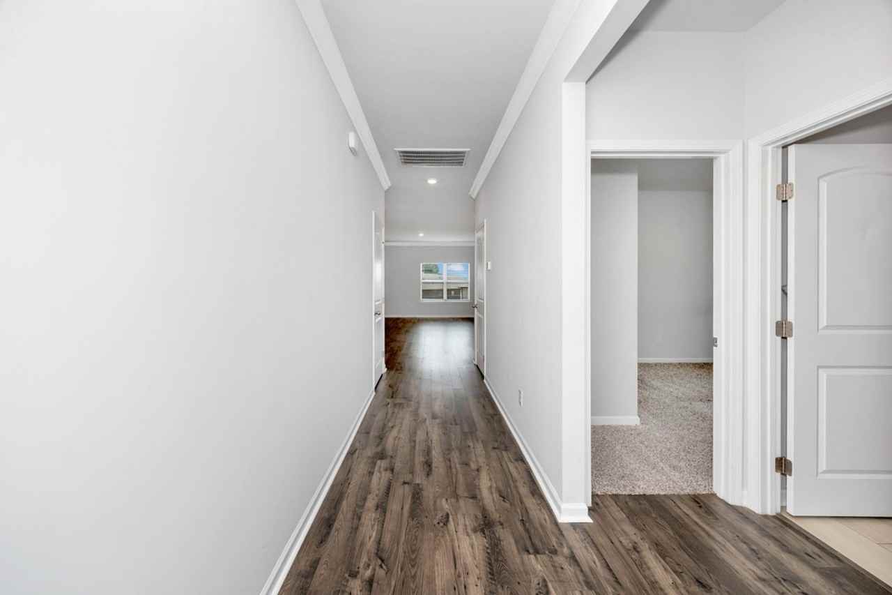 102 High Leaf Dr - Photo 4 of 34