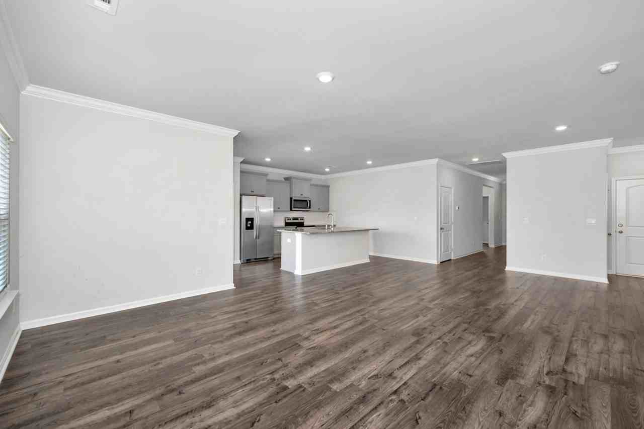 102 High Leaf Dr - Photo 6 of 34