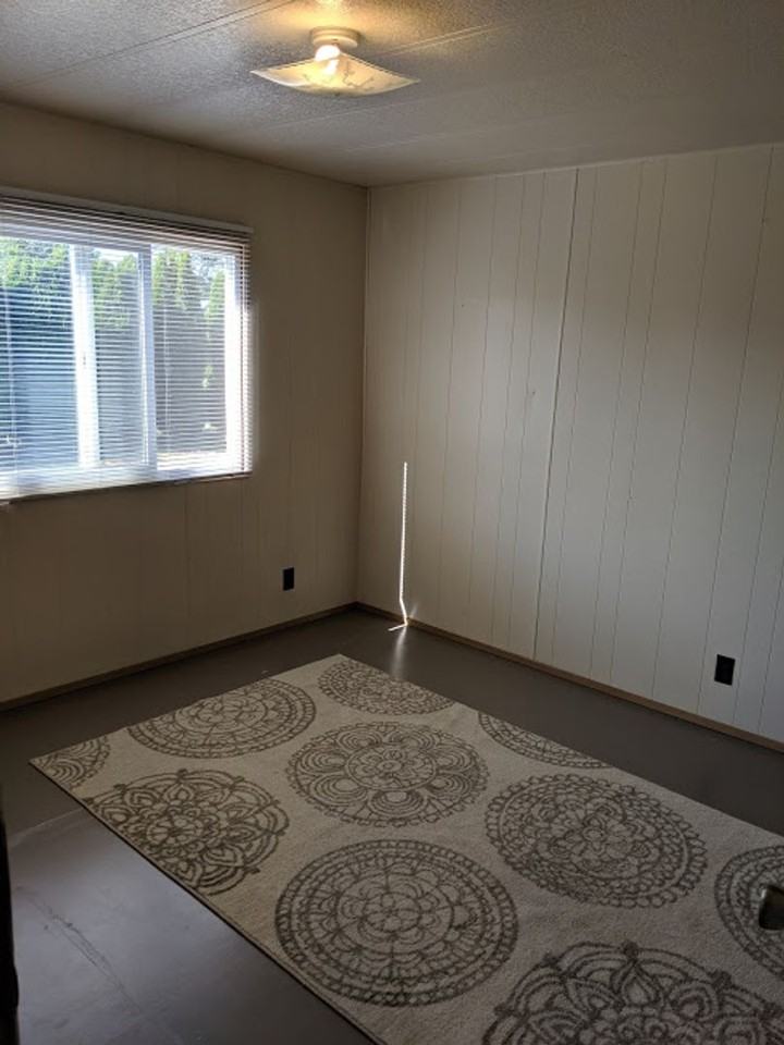 380 W 66th Ter - Photo 4 of 16