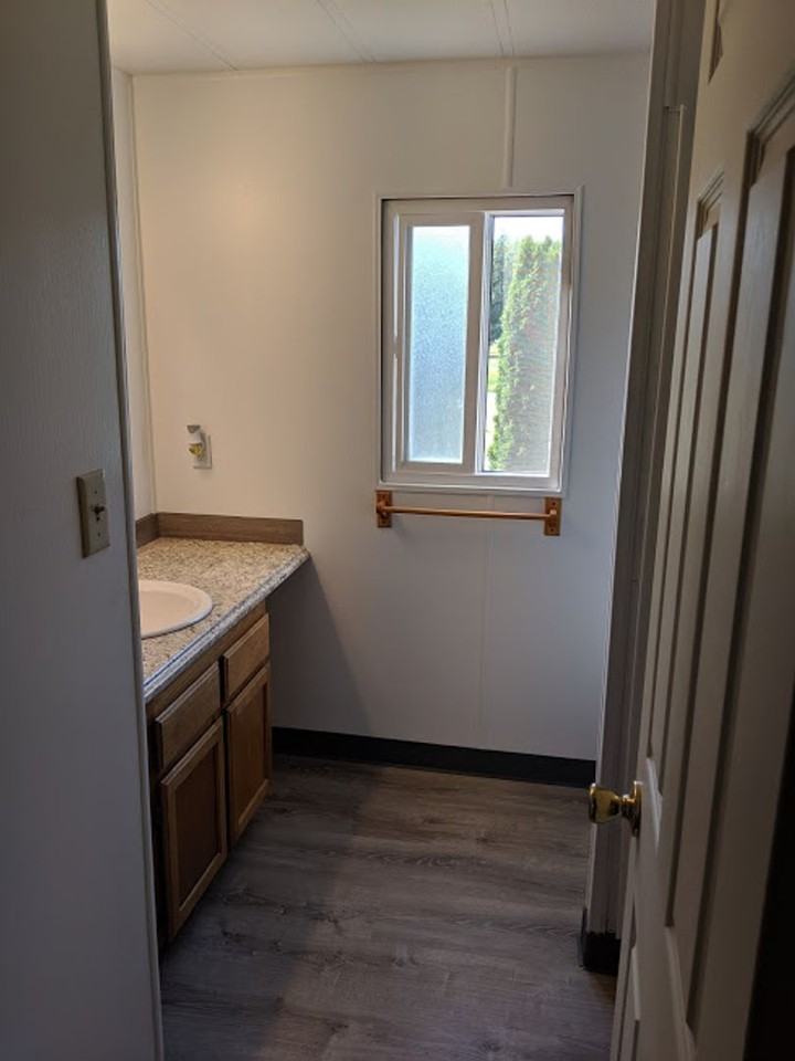 380 W 66th Ter - Photo 5 of 16