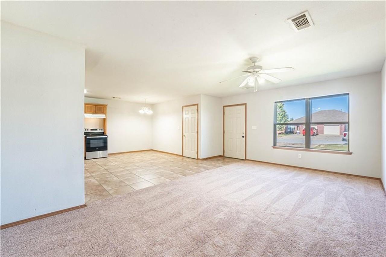 307 E Southern Trace Dr - Photo 2 of 33