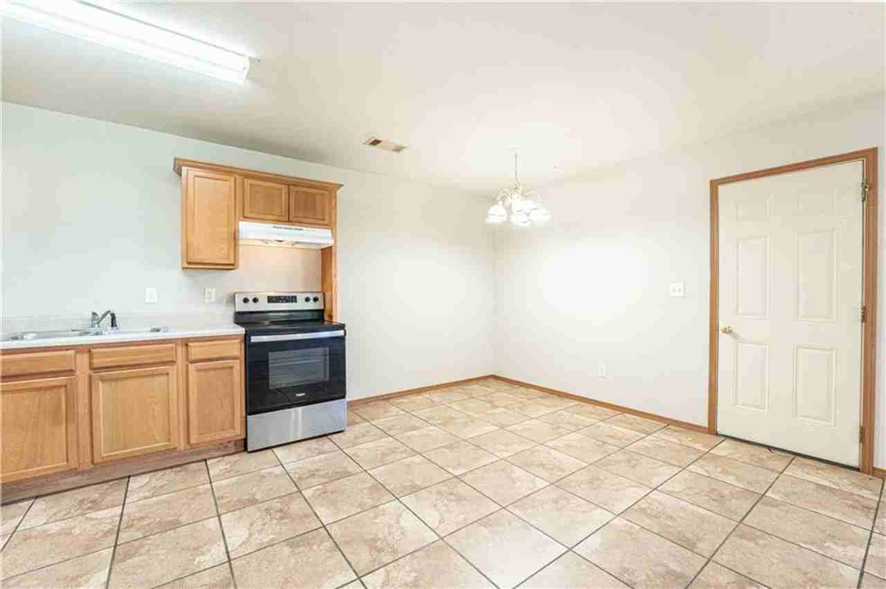 307 E Southern Trace Dr - Photo 7 of 33