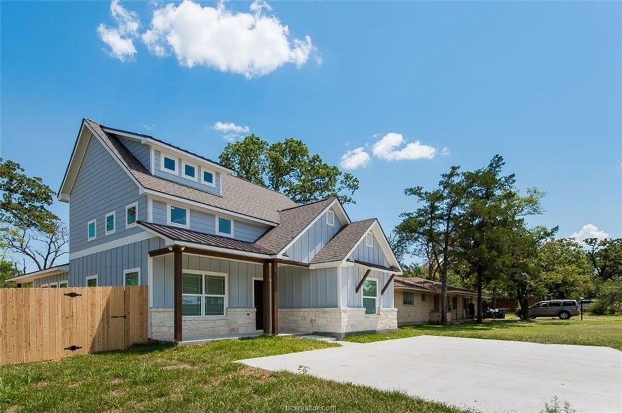 403 Fairway Dr - Photo 2 of 20