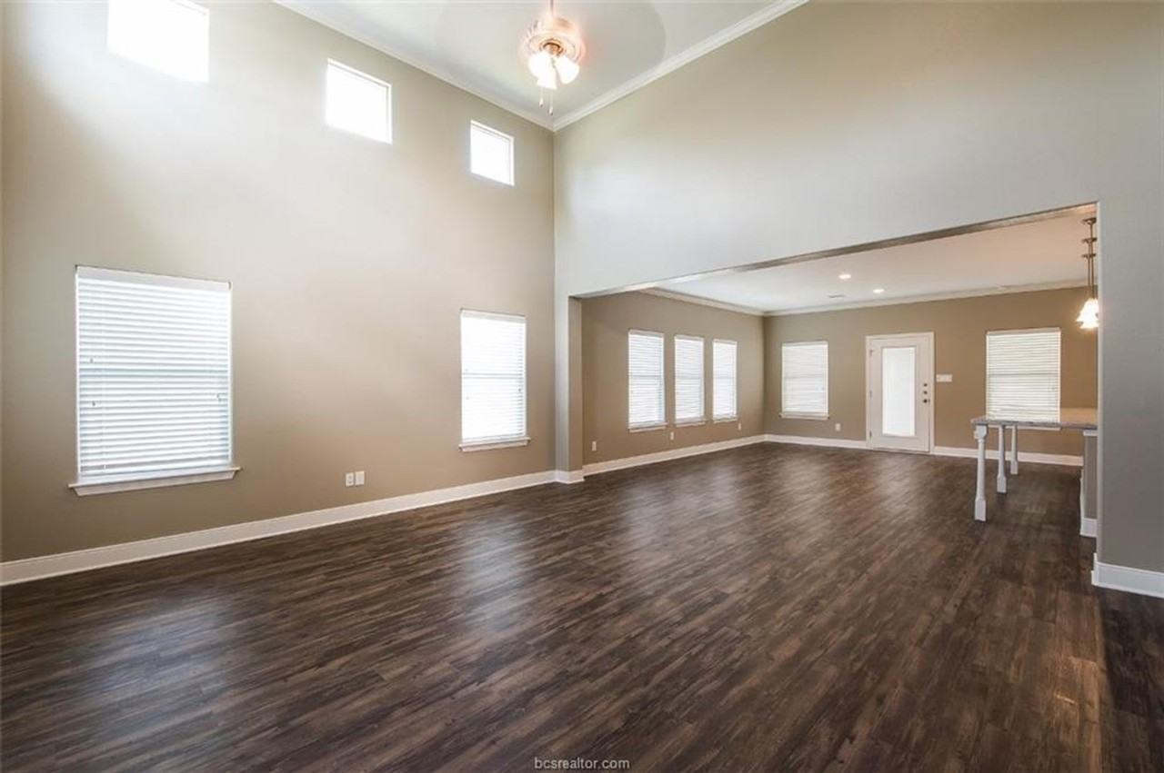 403 Fairway Dr - Photo 5 of 20