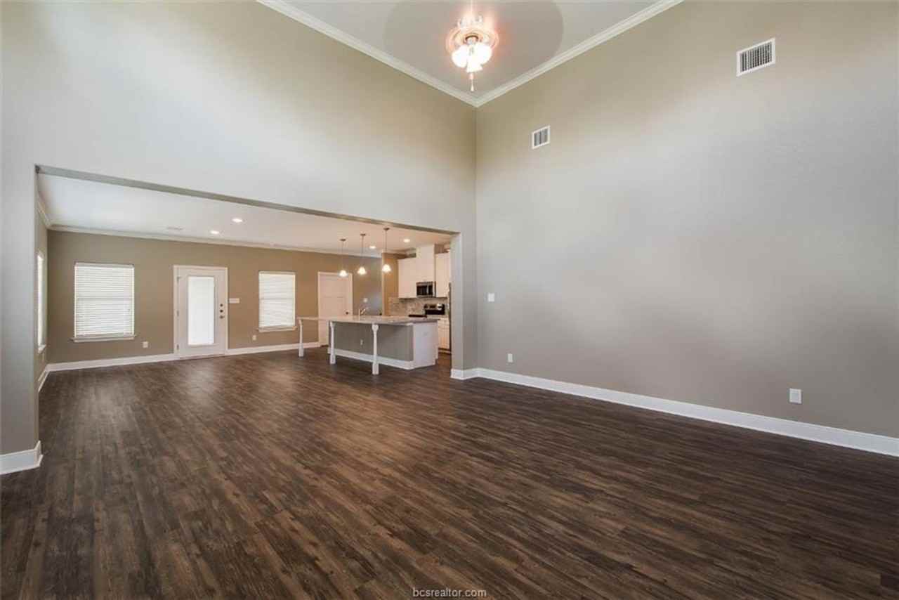403 Fairway Dr - Photo 6 of 20