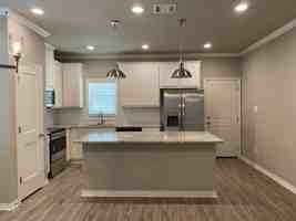 featured image of 607 Peyton St
