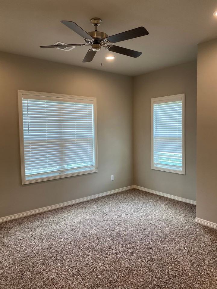 607 Peyton St - Photo 3 of 10