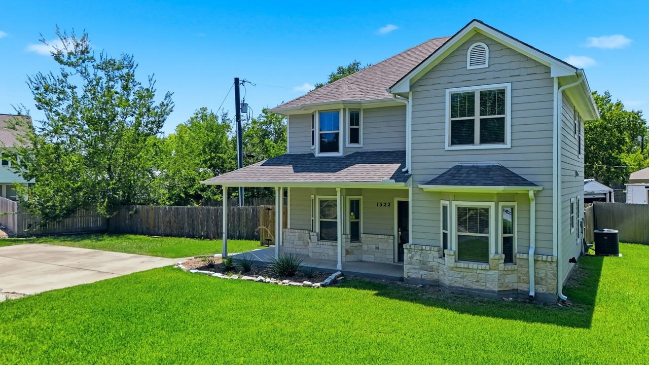 1322 Milner Dr - Photo 3 of 39