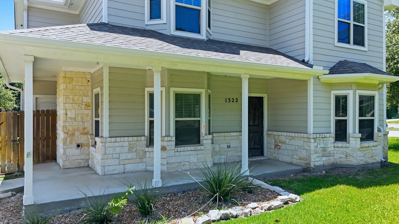 1322 Milner Dr - Photo 4 of 39