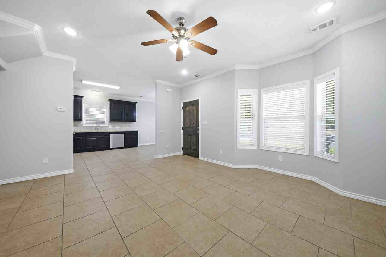 1322 Milner Dr - Photo 7 of 39