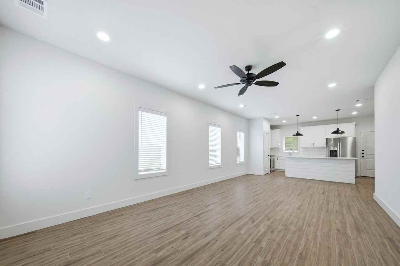 1412 Magnolia Dr - Photo 4 of 39