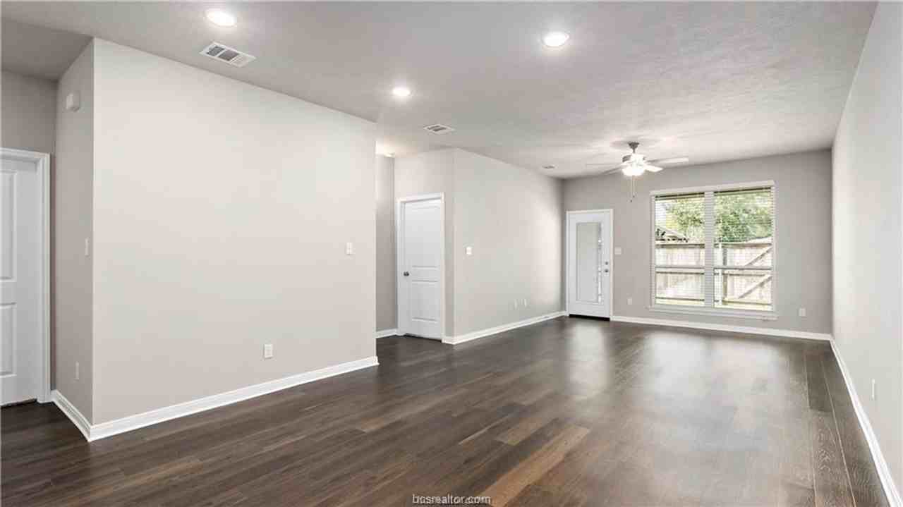 3007 Stevens Dr - Photo 5 of 23