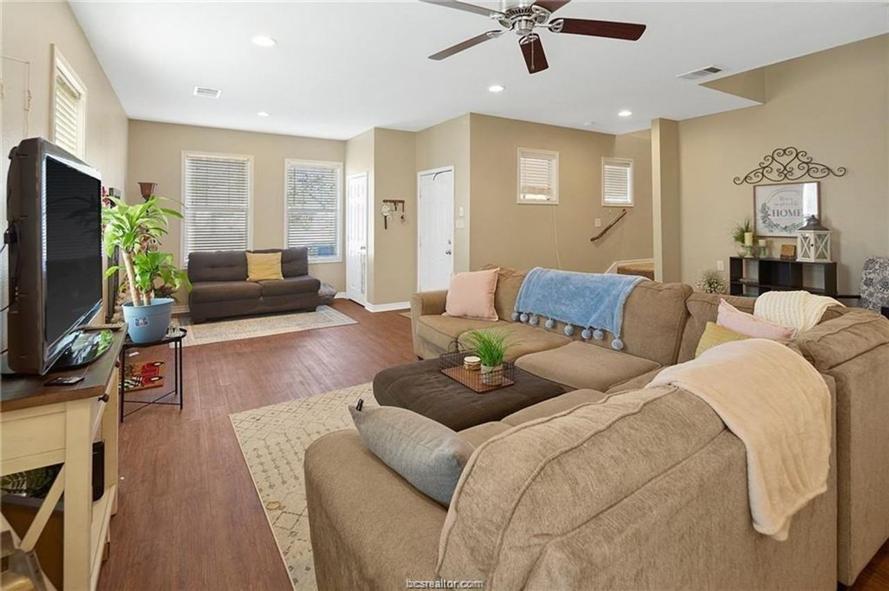 409 Foch St - Photo 7 of 25