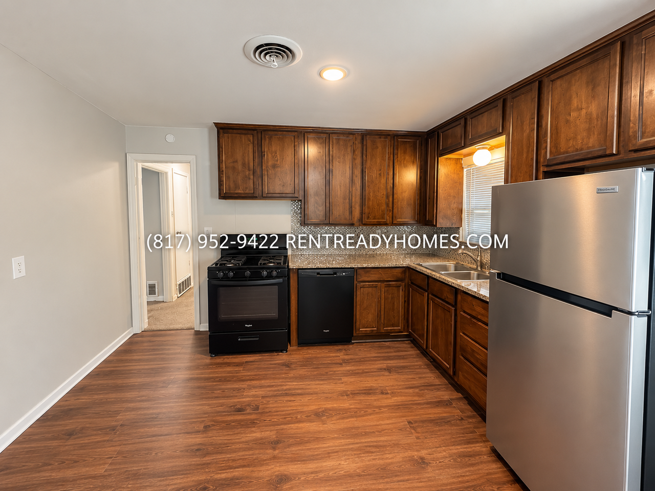 1504 Ridgeview St - Photo 2 of 10