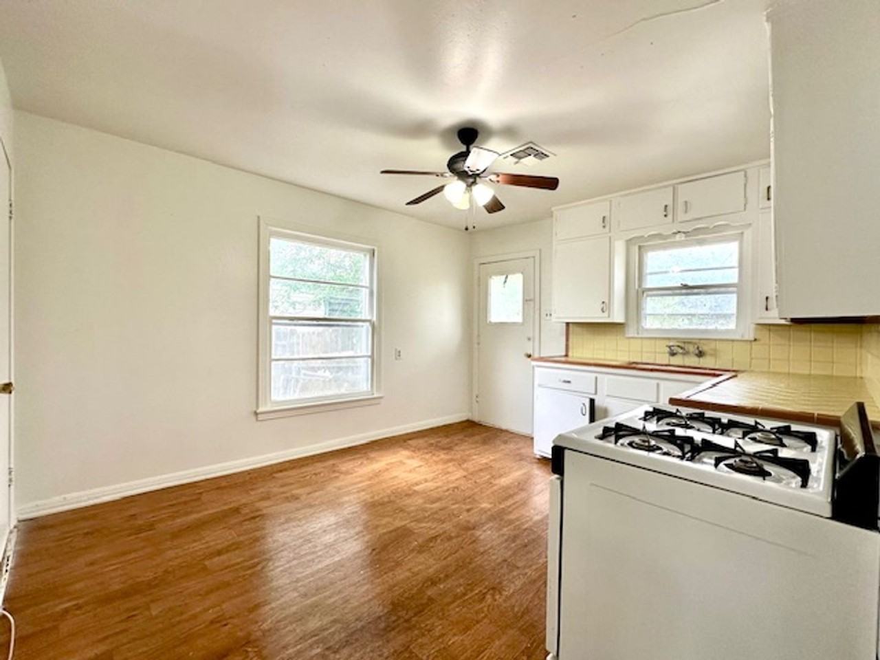 3708 Frederick Ave - Photo 3 of 4