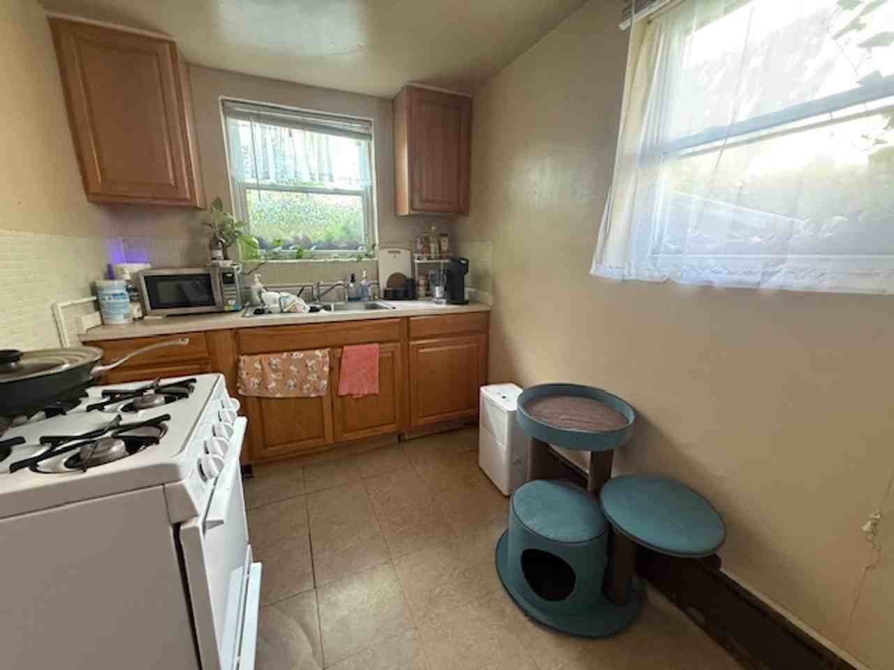 606 E Elm St #1 - Photo 6 of 6