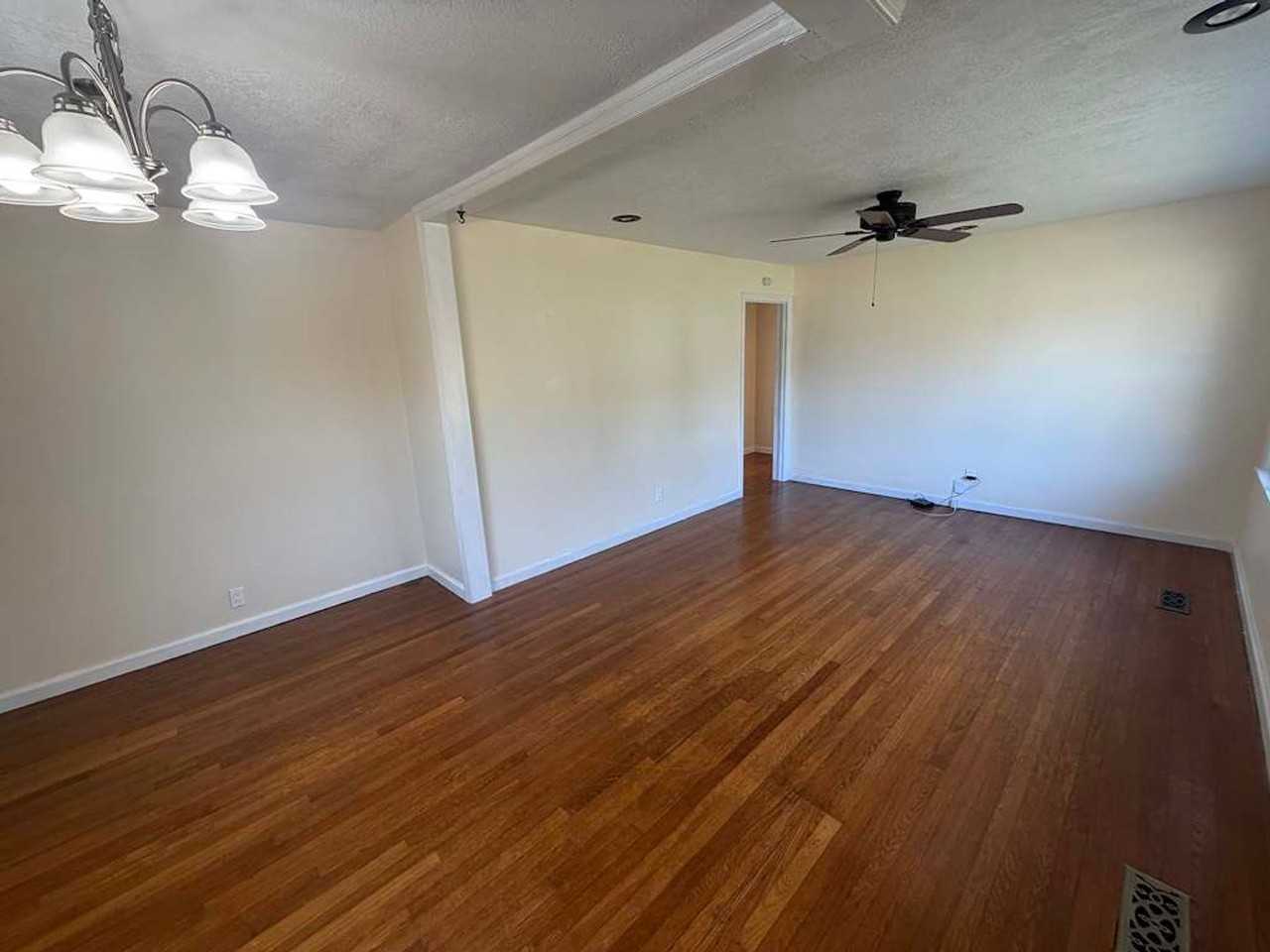 6006 Chalmers Dr - Photo 3 of 13