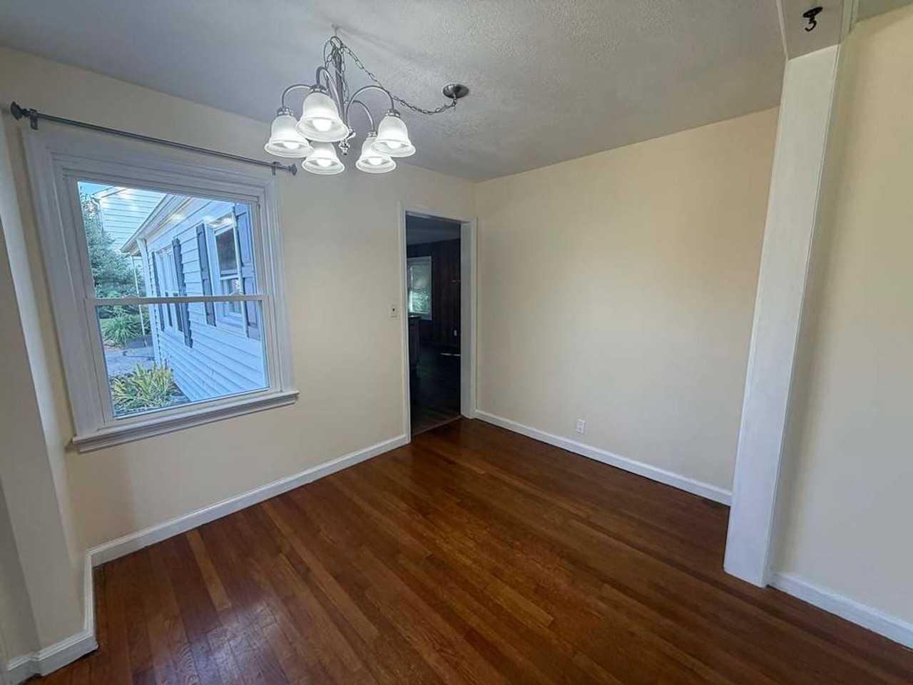 6006 Chalmers Dr - Photo 4 of 13